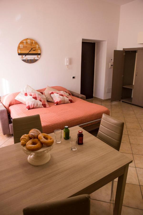 Airport House Apartment Naples Exterior photo
